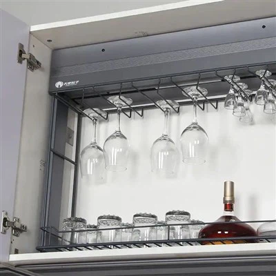 Automatikus polcemelő függő borostartó palack tárolása